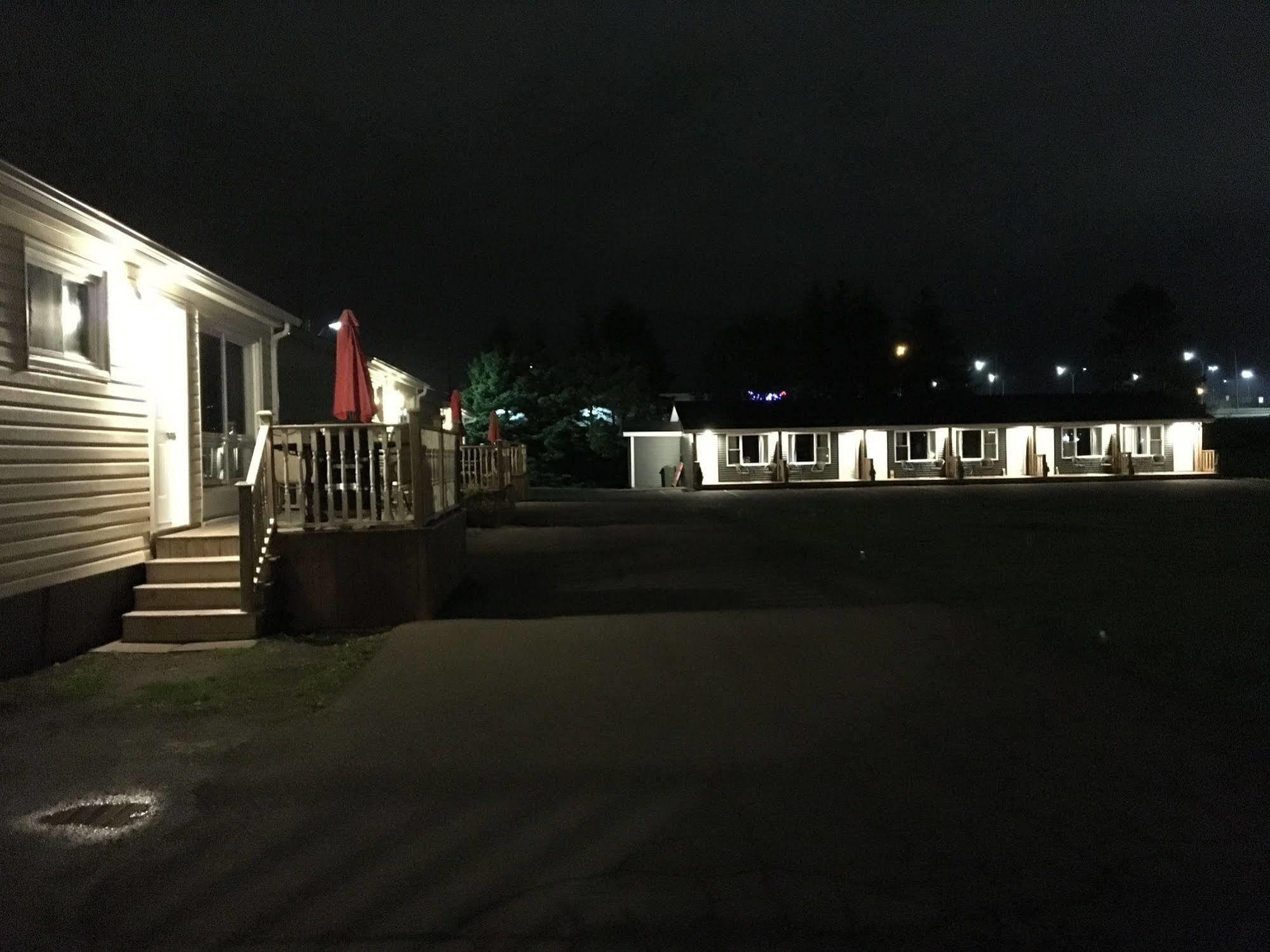 Royalty Maples Cottages And Motel Charlottetown Kültér fotó